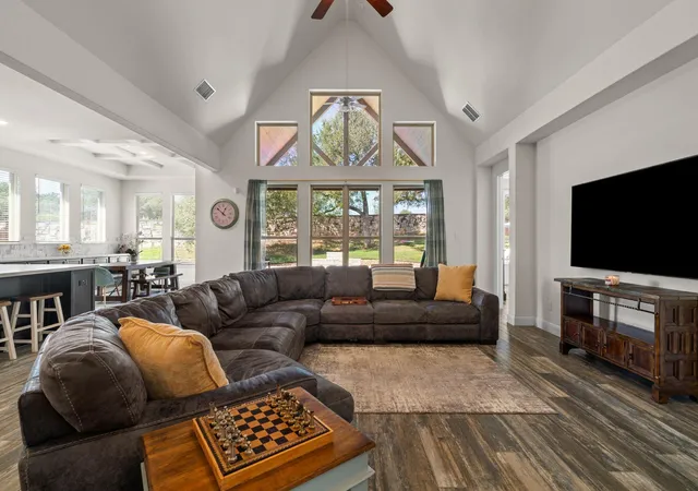 Photo 4 of Single family home for sale at 129 Bear Paw Run, Georgetown, TX 78628 | MLS# 9270540 | Listing updated on 2026-10-24