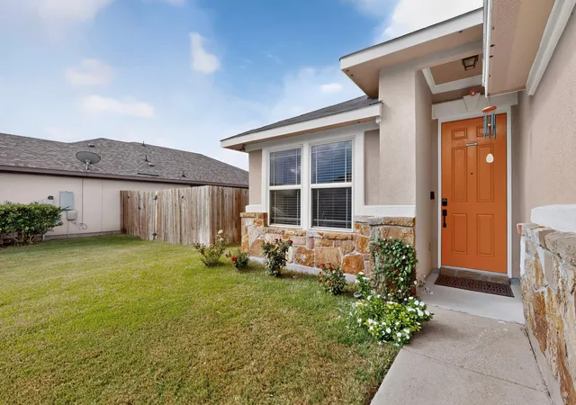 Photo 4 of Single family home for sale at 19201 Nicole Ln, Pflugerville, TX 78660 | MLS# 8025991 | Listing updated on 2026-10-28