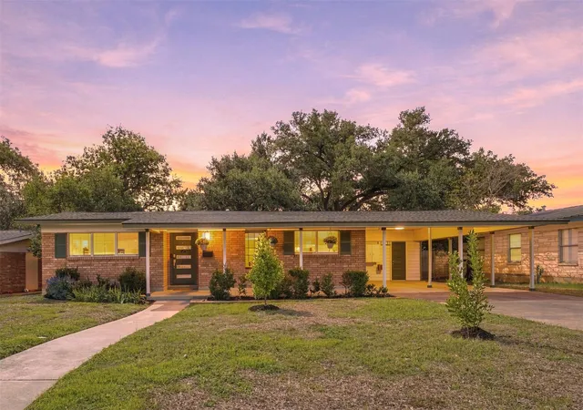 Photo 1 of Single family home for sale at 1419 Cloverleaf Dr, Austin, TX 78723 | MLS# 1239105 | Listing updated on 2026-10-28