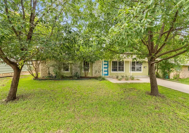 Photo 3 of Single family home for sale at 2706 Nottingham Ln, Austin, TX 78704 | MLS# 3618520 | Listing updated on 2026-10-27