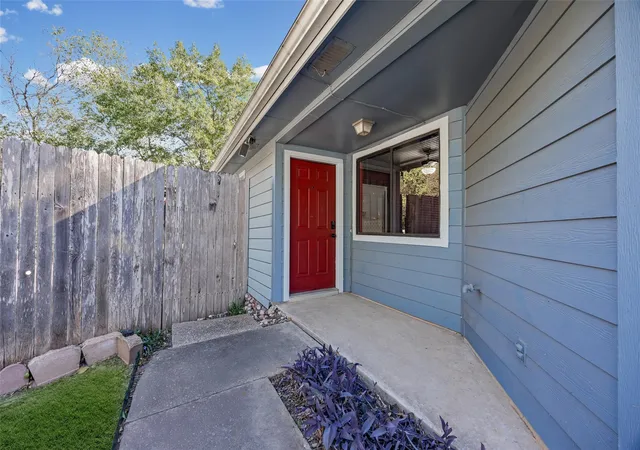 Photo 2 of Single family home for sale at 1117 Gatehouse Dr, Austin, TX 78753 | MLS# 6822671 | Listing updated on 2026-10-25