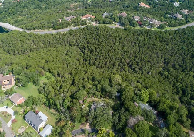 Photo 4 of Single family home for sale at 610 Lancelot Way, Austin, TX 78746 | MLS# 2669773 | Listing updated on 2026-10-20