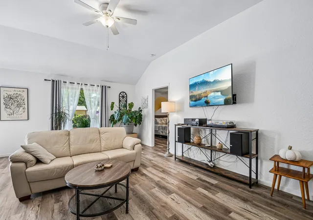 Photo 3 of Single family home for sale at 812 Ruby Ct, Jarrell, TX 76537 | MLS# 1116327 | Listing updated on 2026-10-28
