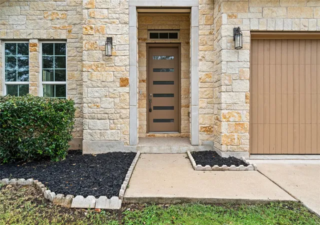 Photo 2 of Single family home for sale at 5009 Mandevilla Dr, Austin, TX 78739 | MLS# 6333913 | Listing updated on 2026-10-28