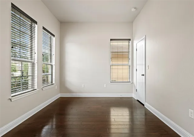 Photo 4 of Single family home for sale at 5009 Mandevilla Dr, Austin, TX 78739 | MLS# 6333913 | Listing updated on 2026-10-28