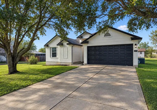 Photo 3 of Single family home for sale at 223 Martin Xing Dr, Cedar Creek, TX 78612 | MLS# 9606413 | Listing updated on 2026-10-29