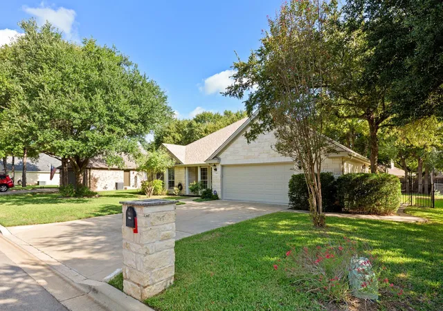 Photo 3 of Single family home for sale at 3005 Parker Dr, Georgetown, TX 78628 | MLS# 3970334 | Listing updated on 2026-10-22