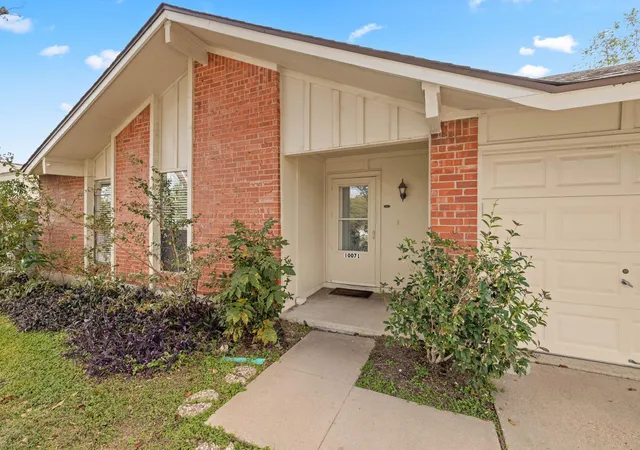Single family home for sale at 10071 Woodland Village Dr, Austin, TX 78750 | MLS# 5211656