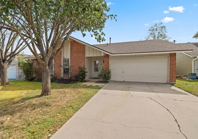 Photo 2 of Single family home for sale at 10071 Woodland Village Dr, Austin, TX 78750 | MLS# 5211656 | Listing updated on 2026-10-29