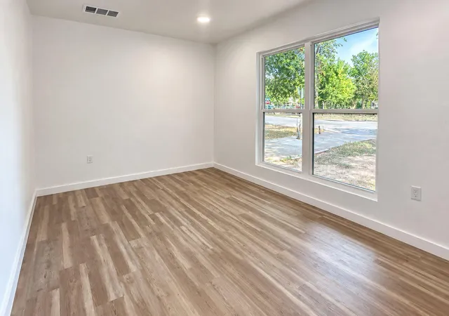 Photo 4 of Single family home for sale at 4905 Nesting Way, Austin, TX 78744 | MLS# 6964972 | Listing updated on 2026-10-23