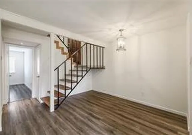 Listing Photo 3 - Condo for sale in building located at 6910 Hart Ln, Austin, TX 78731 - Unit #605