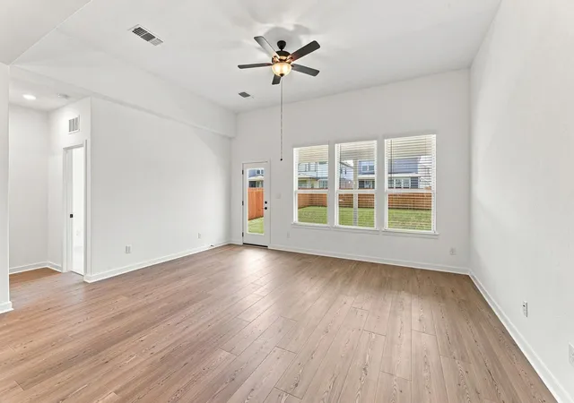 Photo 4 of Single family home for sale at 216 Amista Dr, Liberty Hill, TX 78642 | MLS# 7699877 | Listing updated on 2026-10-27