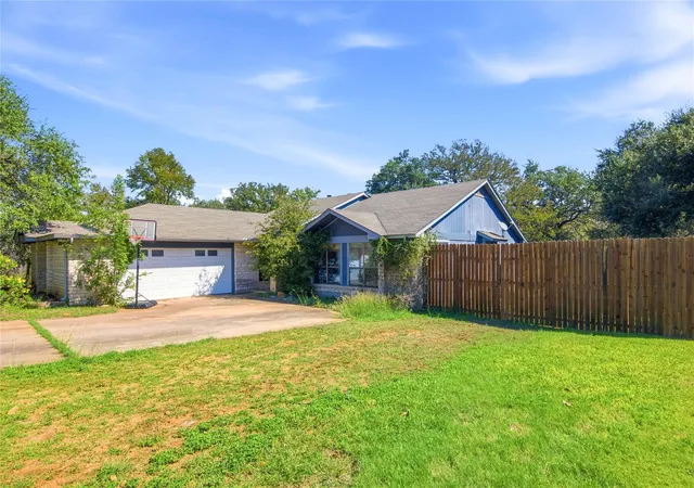 Single family home for sale at 11107 Stormy Ridge Rd, Austin, TX 78739 | MLS# 3624413