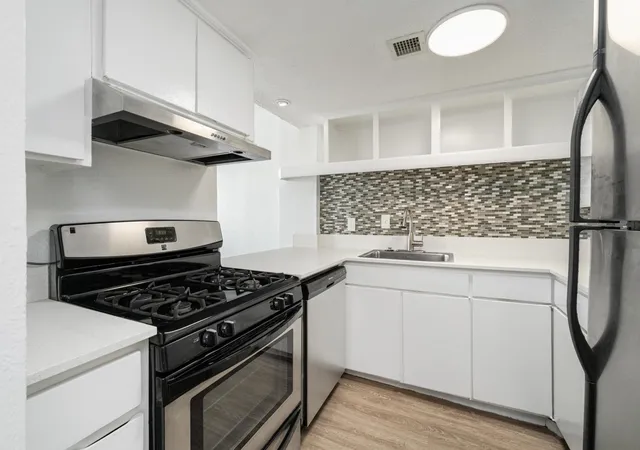 Photo 3 of Condo for sale at 1800 Lavaca St #509, Austin, TX 78701 | MLS# 7391564 | Listing updated on 2026-10-27