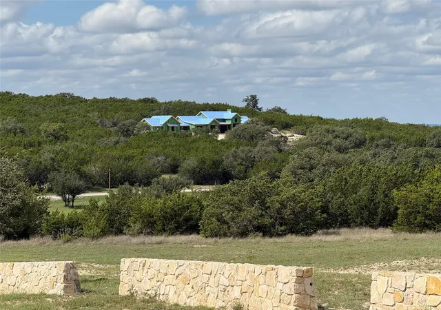 Photo 4 of Single family home for sale at 225 Round Mountain Dr, Round Mountain, TX 78663 | MLS# 1798189 | Listing updated on 2026-10-20