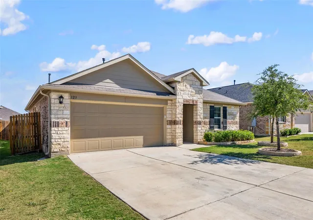 Photo 3 of Single family home for sale at 123 Callado Cir, San Marcos, TX 78666 | MLS# 5545491 | Listing updated on 2026-10-26