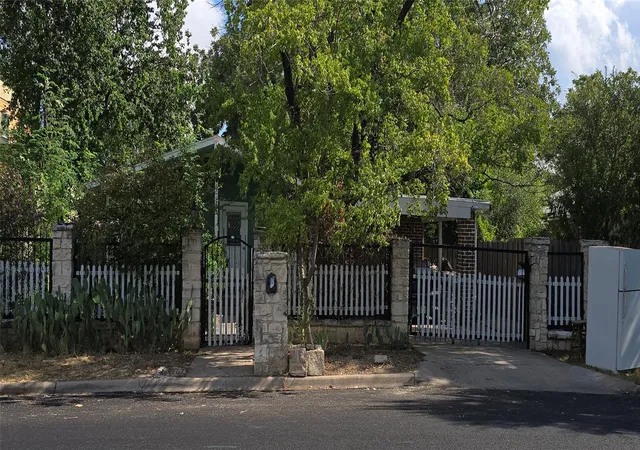 Photo 1 of Single family home for sale at 6002 Fairway St, Austin, TX 78741 | MLS# 3099851 | Listing updated on 2026-10-21