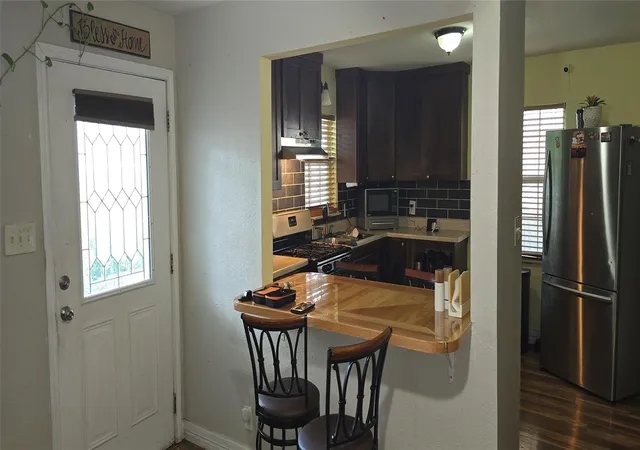 Photo 3 of Single family home for sale at 6002 Fairway St, Austin, TX 78741 | MLS# 3099851 | Listing updated on 2026-10-21