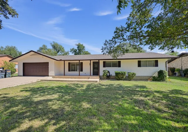 Photo 1 of Single family home for sale at 1611 Mesquite Ln, Georgetown, TX 78628 | MLS# 8141221 | Listing updated on 2026-10-23