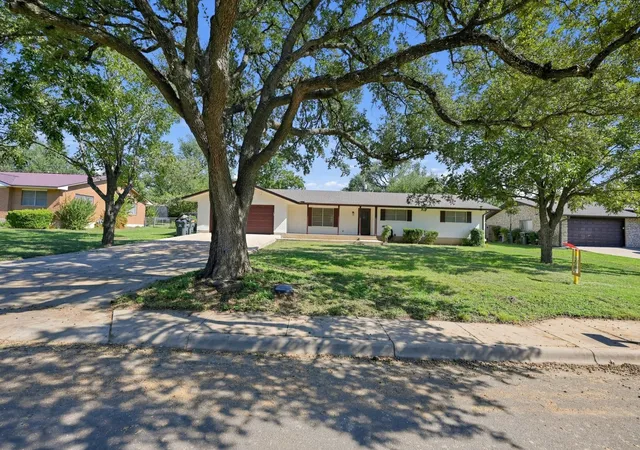 Photo 3 of Single family home for sale at 1611 Mesquite Ln, Georgetown, TX 78628 | MLS# 8141221 | Listing updated on 2026-10-23