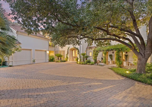 Photo 3 of Mansion for sale at 419 Matern Ct, Horseshoe Bay, TX 78657 | MLS# 4874773 | Listing updated on 2026-10-26