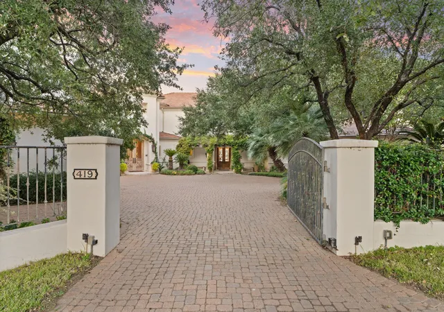 Photo 3 of Single family home for sale at 419 Matern Ct, Horseshoe Bay, TX 78657 | MLS# 4874773 | Listing updated on 2026-10-26