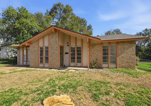 Single family home for sale at 902 Emerald Wood Dr, Austin, TX 78745 | MLS# 4211338