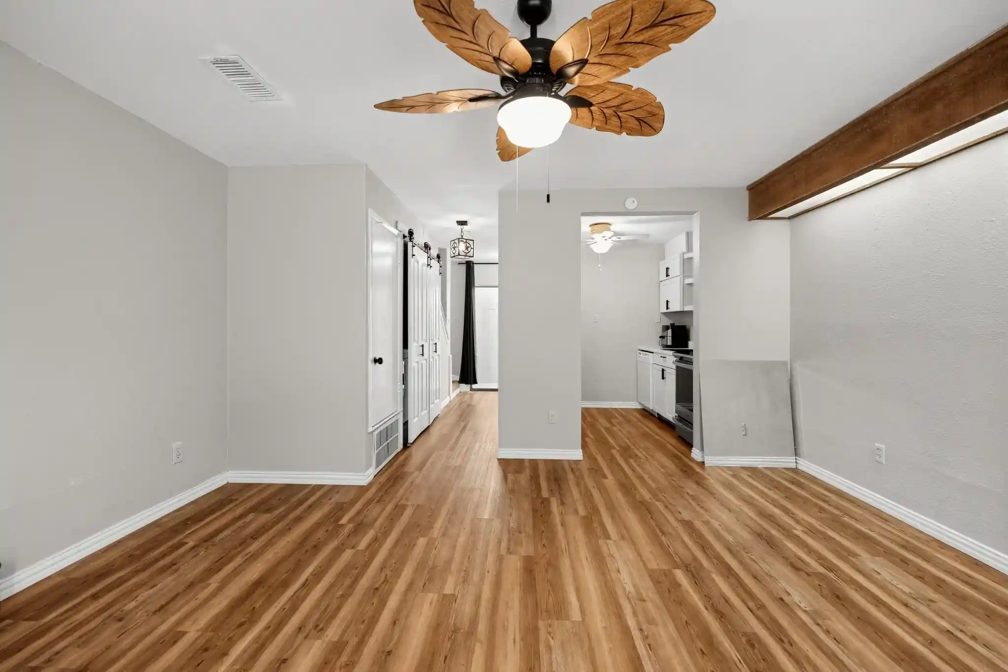 Listing Photo 2 - Condo for sale in 1221 W Hopkins St located at 1221 W Hopkins St, San Marcos, TX 78666 - Unit 1221 W Hopkins St