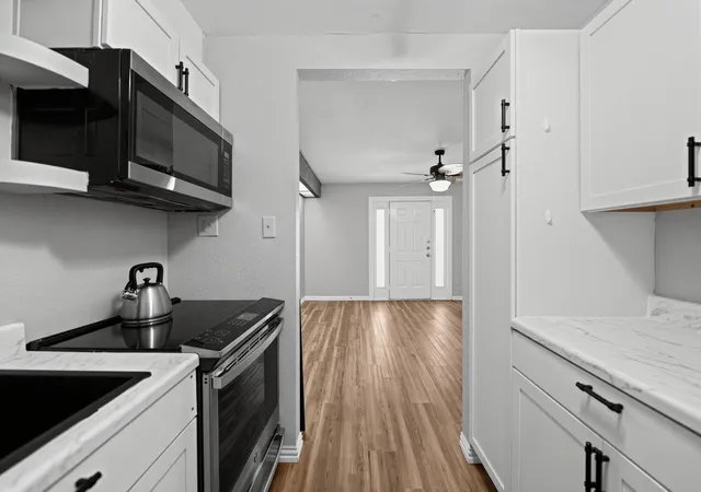 Listing Photo 4 - Condo for sale in building located at 1221 W Hopkins St, San Marcos, TX 78666 - Unit #3