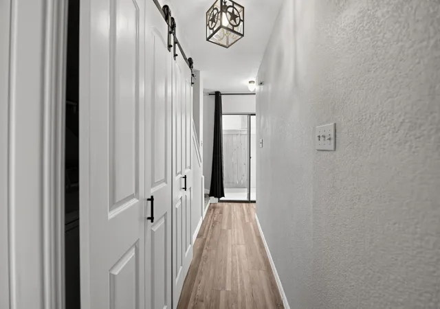 Listing Photo 5 - Condo for sale in building located at 1221 W Hopkins St, San Marcos, TX 78666 - Unit #3