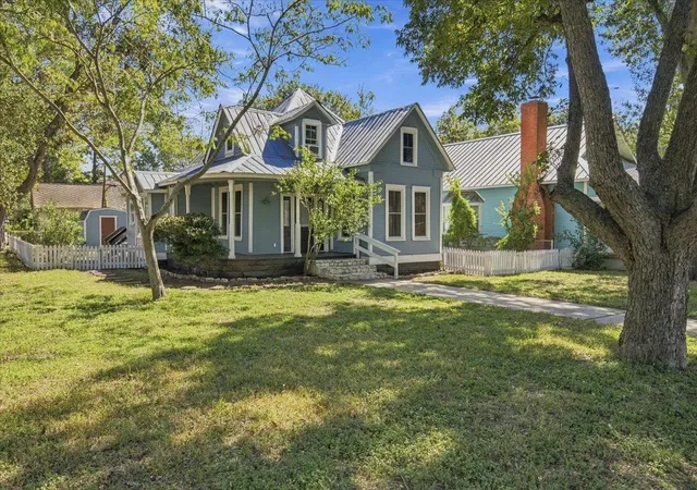 Photo 2 of Single family home for sale at 710 Gresham St, Smithville, TX 78957 | MLS# 4982751 | Listing updated on 2026-10-28