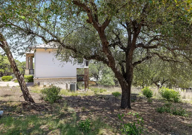Photo 3 of Single family home for sale at 501 Lakeland Cir, Lago Vista, TX 78645 | MLS# 5833992 | Listing updated on 2026-10-24