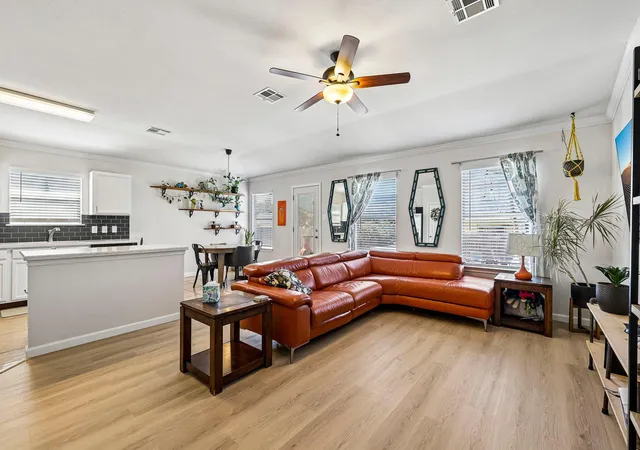 Photo 3 of Single family home for sale at 611 Decker Dr, Hutto, TX 78634 | MLS# 7442126 | Listing updated on 2026-10-28