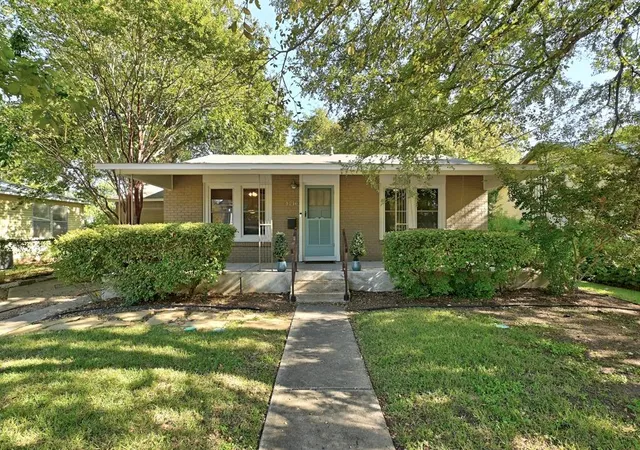 Single family home for sale at 1216 Alegria Rd, Austin, TX 78757 | MLS# 8438152
