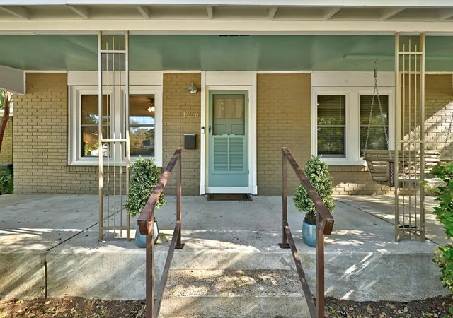 Photo 3 of Single family home for sale at 1216 Alegria Rd, Austin, TX 78757 | MLS# 8438152 | Listing updated on 2026-10-25