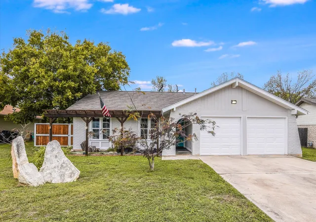 Photo 2 of Single family home for sale at 801 E Central Dr, Georgetown, TX 78628 | MLS# 6856777 | Listing updated on 2026-10-23