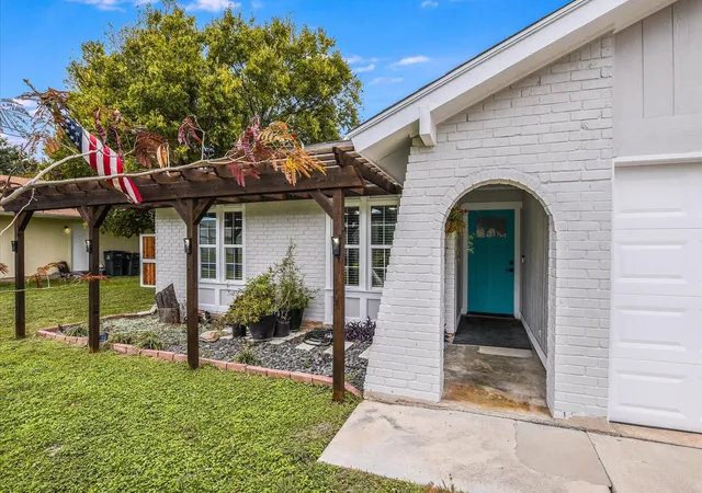 Photo 3 of Single family home for sale at 801 E Central Dr, Georgetown, TX 78628 | MLS# 6856777 | Listing updated on 2026-10-23