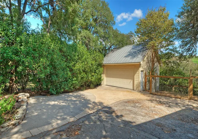 Photo 3 of Single family home for sale at 7 Inwood Cir, Austin, TX 78746 | MLS# 8067642 | Listing updated on 2026-10-25