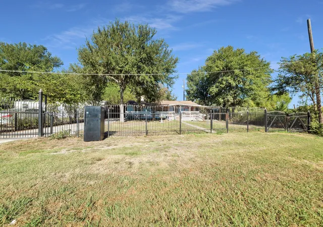 Photo 1 of Manufactured home for sale at 206 Circle Dr, Buda, TX 78610 | MLS# 4533166 | Listing updated on 2026-10-22