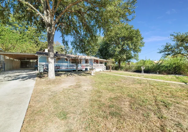 Photo 2 of Manufactured home for sale at 206 Circle Dr, Buda, TX 78610 | MLS# 4533166 | Listing updated on 2026-10-22