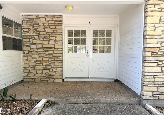 Photo 2 of Single family home for sale at 7 Country Ln, Wimberley, TX 78676 | MLS# 3886227 | Listing updated on 2026-10-30