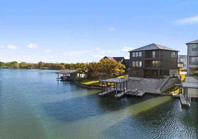 Photo 2 of Single family home for sale at 175 Pointview Dr, Marble Falls, TX 78654 | MLS# 5438916 | Listing updated on 2026-10-21