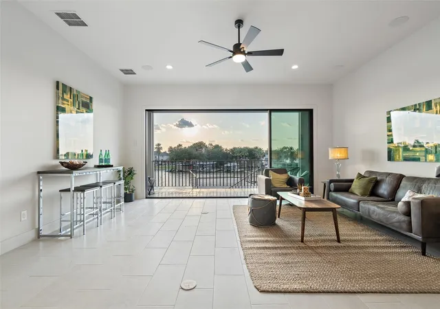 Photo 4 of Single family home for sale at 171 Pointview Dr, Marble Falls, TX 78654 | MLS# 9302727 | Listing updated on 2026-10-21