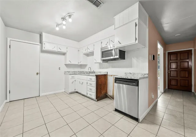 Photo 4 of Single family home for sale at 1819 Clarawood Dr, Killeen, TX 76549 | MLS# 8807991 | Listing updated on 2026-10-25