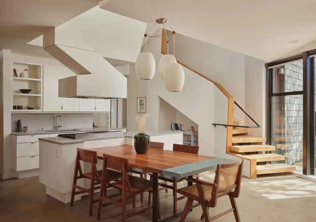 Photo 3 of Single family home for sale at 504 E Annie St, Austin, TX 78704 | MLS# 5986578 | Listing updated on 2026-10-27