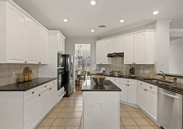 Photo 4 of Single family home for sale at 12430 Fairfax Ridge Pl, Austin, TX 78738 | MLS# 5332056 | Listing updated on 2026-10-23