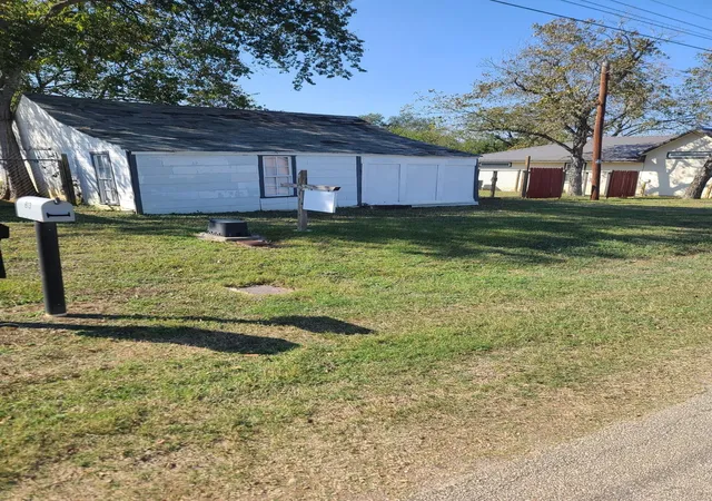 Photo 2 of Manufactured home for sale at 813 Hale St, Lexington, TX 78947 | MLS# 7631644 | Listing updated on 2026-10-22