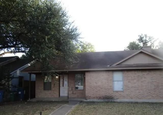 Photo 1 of Multi family home for sale at 2001 E Stassney Ln, Austin, TX 78744 | MLS# 9699210 | Listing updated on 2026-10-22