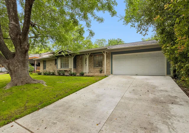 Single family home for sale at 6902 Notre Dame Dr, Austin, TX 78723 | MLS# 6274128