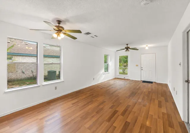 Photo 2 of Single family home for sale at 806 Cactus Bnd Dr, Pflugerville, TX 78660 | MLS# 4797830 | Listing updated on 2026-10-28